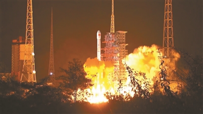 大型文献专题片《我们走在大路上》  —— 见证新中国砥砺前行的伟大历程